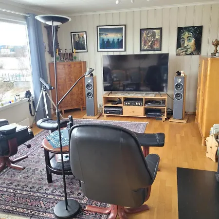 Hus Ved By *